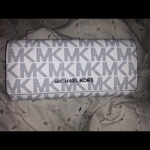 White & Navy blue Michael Kors wallet